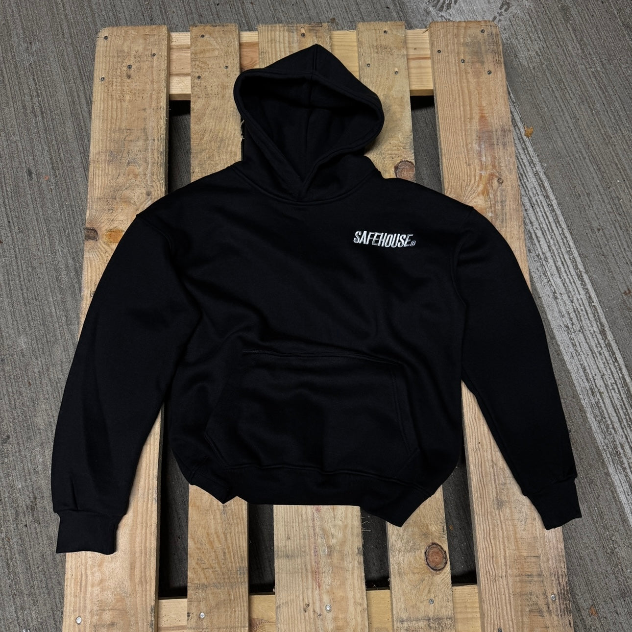 BLACK RETRO HOODIE